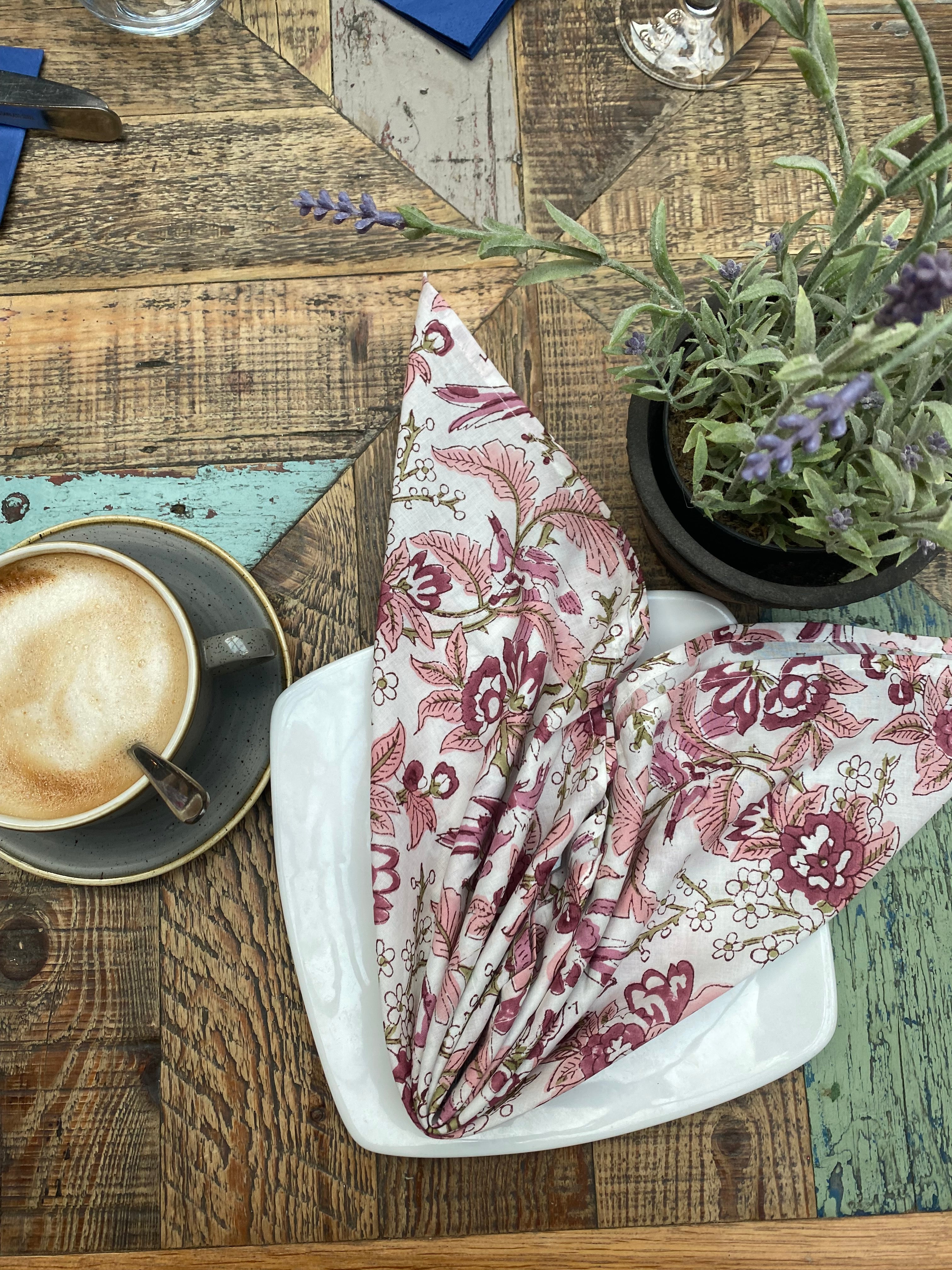 5 Ways to set your table napkins