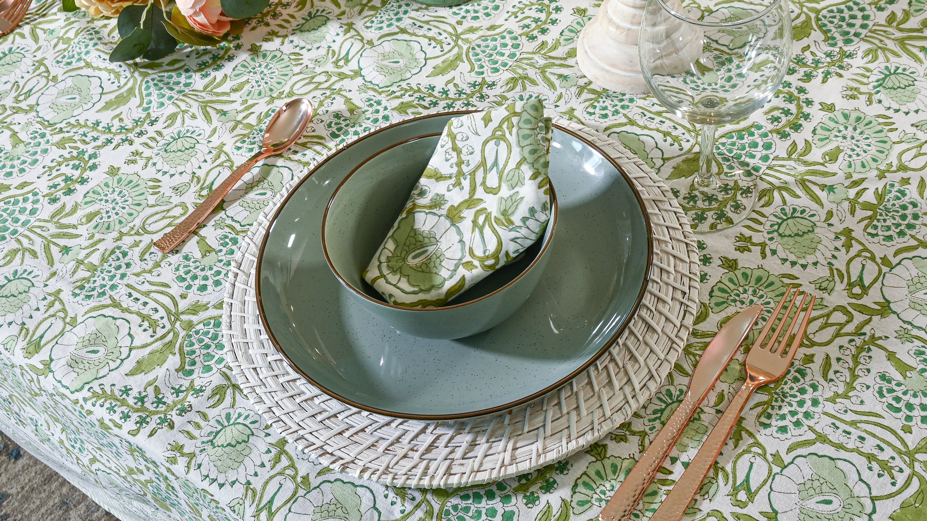 5 Simple Steps to Create the Perfect Summer Tablescape