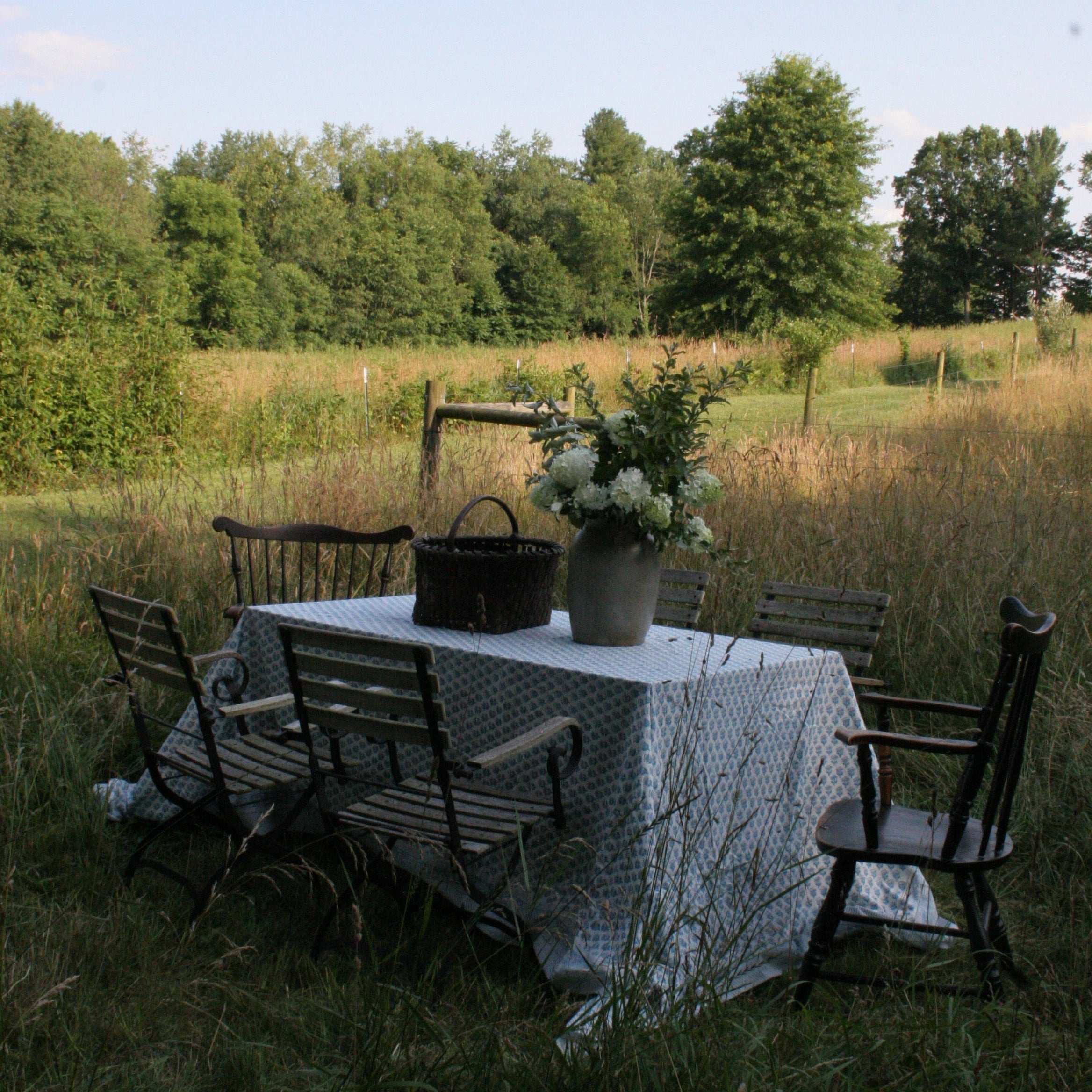 The Apatite Blue Table Set